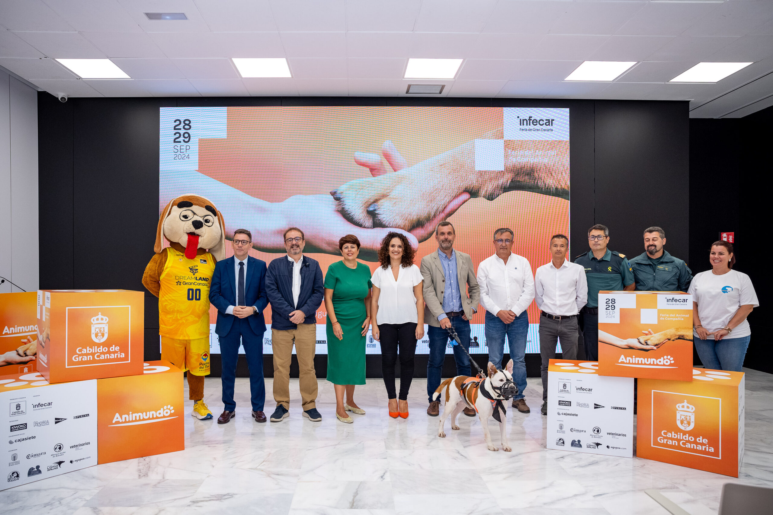 Foto famiia de la presentación de Animundo 2024